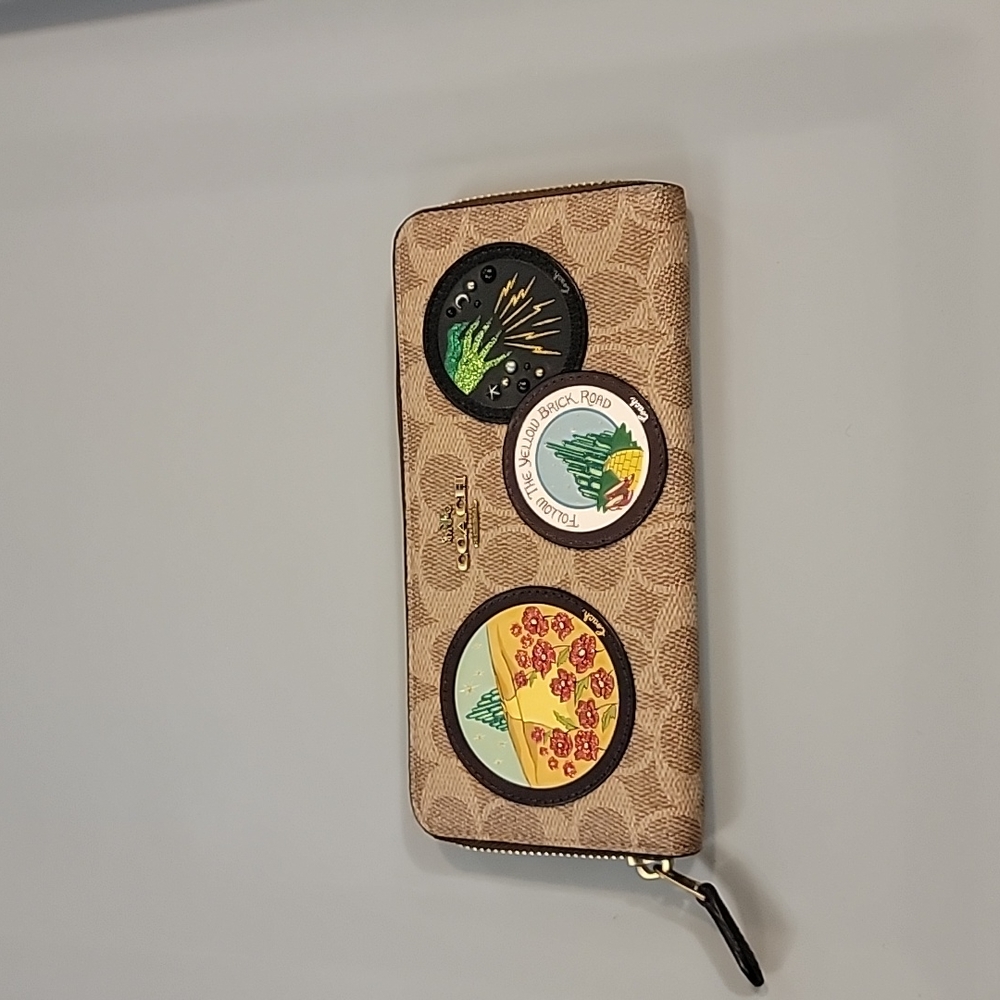 COACH  Wizard of Oz Wallet
